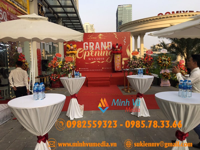 Mẫu bàn cocktail có kèm áo nơ sang trọng tại Minh Vũ Media