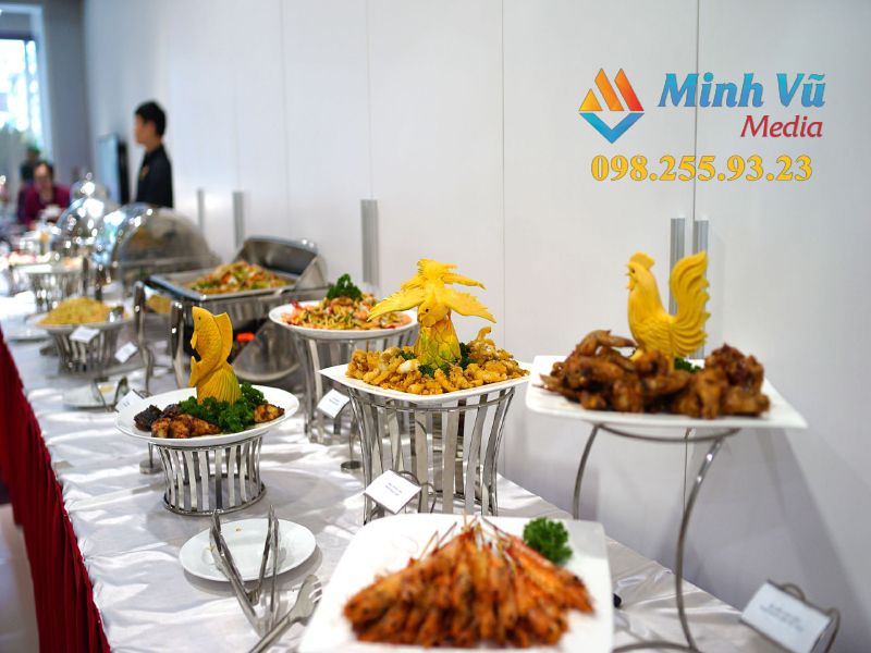 Tiệc buffet mặn sang trọng do Minh Vũ Media chuẩn bị